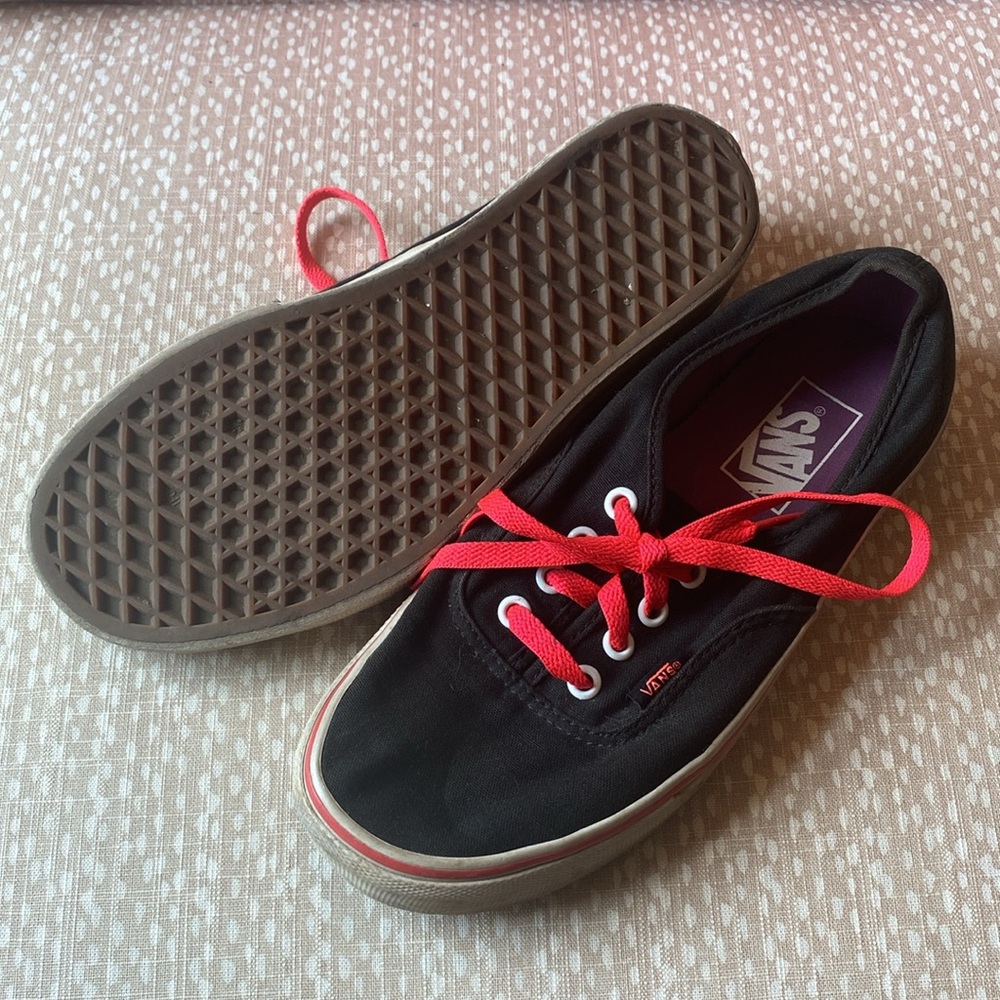 Black Vans Sneakers with Pink - Picture 4 of 4